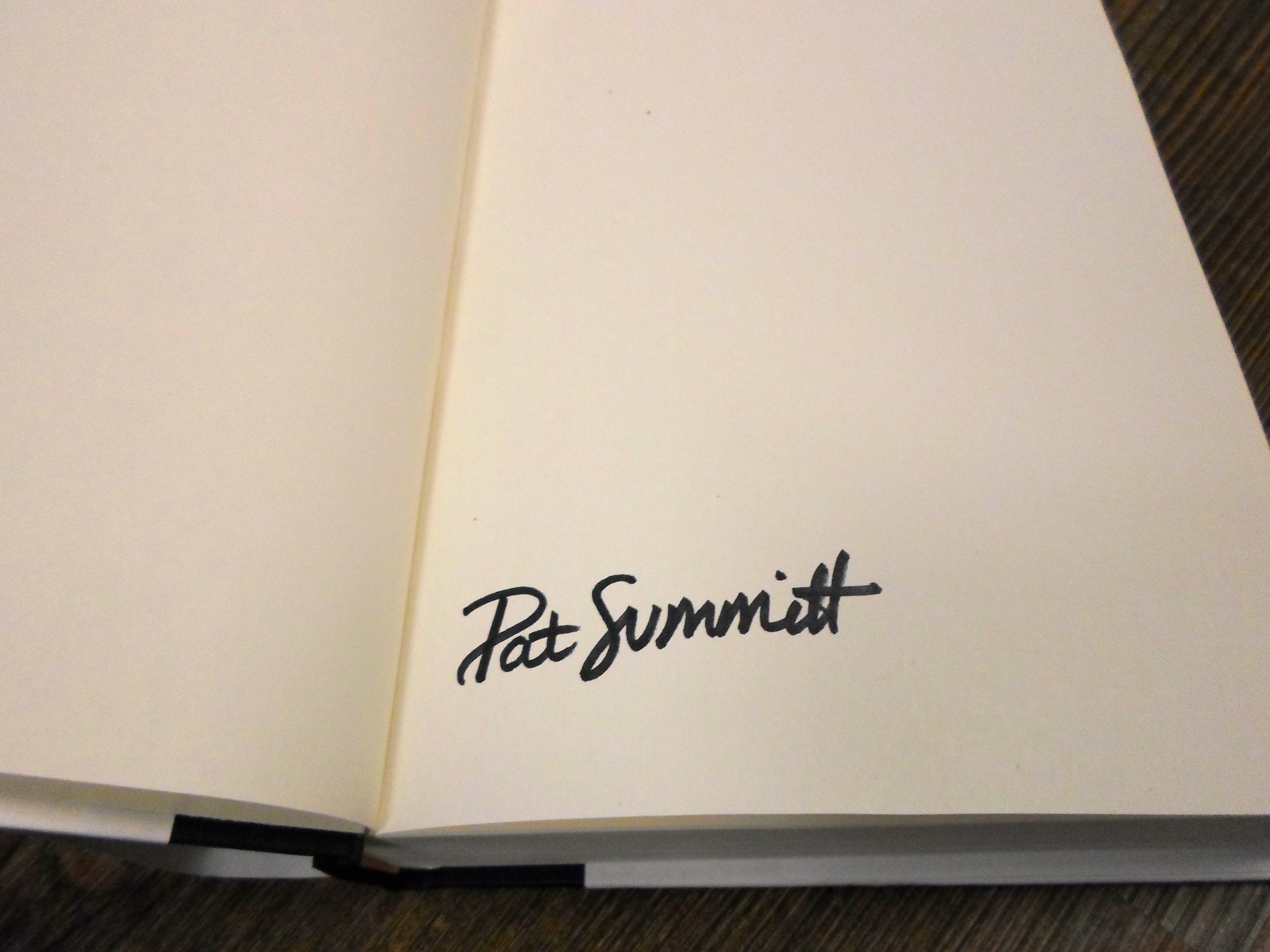 Pat Summitt Signed Book - Sum It Up